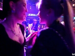 Grote kont, Grote mammen, Bruinharig, Gek, Lesbisch, Orgie, Feest, Kut duiken