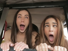 お尻, ブロンド, フェラチオ, バック, 女 人男 人, 手コキする, ティーン, 三人