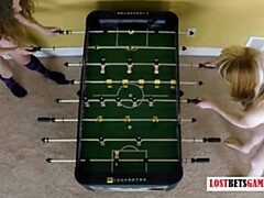 Amateur, Brunette brune, Jeux, Seins naturels, Maigrichonne, Fessée, Plan cul à trois, Uniforme