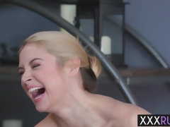 Grote mammen, Blond, Hardcore, Masseren, Moeder die ik wil neuken, Kut duiken, Tiener, Tieten likken