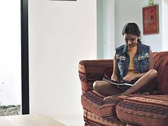 Beauté, Brunette brune, Fétiche, Branlette thaïlandaise, Masturbation, Mamelons, Solo, Nénés