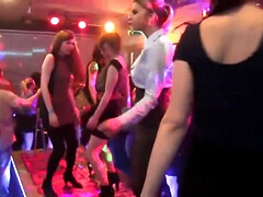 Sucer une bite, Plantureuse, Classique, Gorge profonde, Partouze, Naturelle, Chatte, Nénés