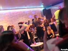 Verga grande, Tetas grandes, Morena, Vestidas, Bailar, Hembra, Fiesta, Medias largas