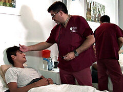 18 ans, Sucer une bite, Médecin, En levrette, Homosexuelle, Uniforme