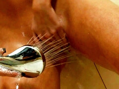 Cuarto de baño, Morena, Penetracion con dedos, Hd, Tetas naturales, Solo