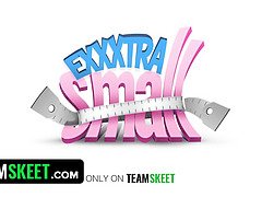 アメリカ人, デカ尻, 手コキする, 小柄, ハメ撮り, オマンコ, 叫ぶ, ガリガリ