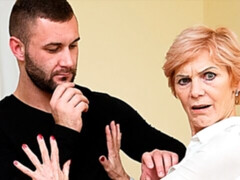 Gros cul, Gros seins, Blonde, Doigter, Mature, Seins naturels, Rasée, Jarretelles