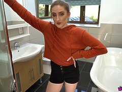 Arsch, Schönheit, Braunhaarige, Natürlichen titten, Dusche, Dürr, Jungendliche (18+), Titten