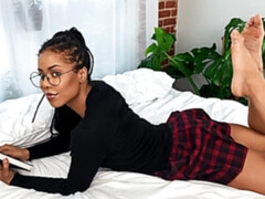 Morena, Ébano, Abierta, Pajear, Masturbación, Colegiala, Falda, Solo