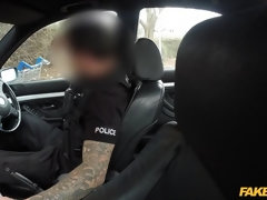 Leie, In den arsch, Blasen, Auto, Fingern, Lecken, Muschi, Uniform