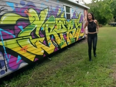 Sucer une bite, Brunette brune, En levrette, Faciale, Hd, Argent, Seins naturels, De plein air