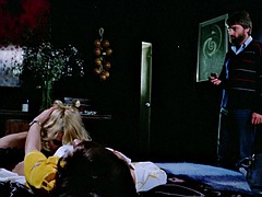 69 negenenzestig, Blond, Sperma shot, Harig, Interraciaal, Lesbisch, Alleen, Trio