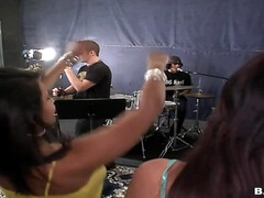 Большие сиськи, Грудастые, Член, Милф, Оргии, Вечеринка, Киски, Сиськи