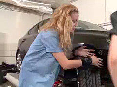 Auto, Pummelig, Fingern, Freundin, Masturbation, Orgasmus, Höschen, Rotschopf