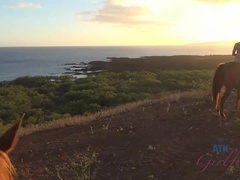 Arsch, Strand, Braunhaarige, Schmutzig, Jeans, Masturbation, Piercing, Pov