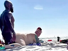 Plage, Femme couguar, Grosse, Hd, Interracial, Mature, Mère que j'aimerais baiser, Nue
