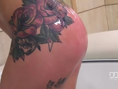 Brits, Universiteit, Voeten, Doordringend, Geschoren, Alleen, Tatoeage, Tieten likken