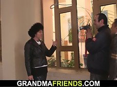 フェラチオ, お婆さん, 手コキする, 下着, 熟年, オマンコ, 叫ぶ, 三人