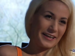 Blond, Pijpbeurt, Lul, Zoenen, Likken, Natuurlijke tieten, Slikken, Tiener