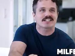 Tetas grandes, Mamada, Estilo perrito, Lencería, Coño, Anilingus, Madrastra, Paja con tetas