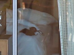 В офисе, Подглядывание