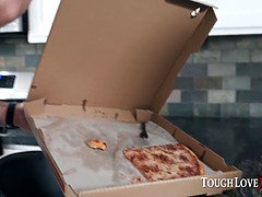 Blasen, Braunhaarige, Auto, Zierlich, Muschi, Schreiend, Rasiert, Titten