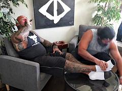 Amateur, Pareja, Fetiche, Fetiche de pies, Gay, Músculo, Fumando, Tatuaje
