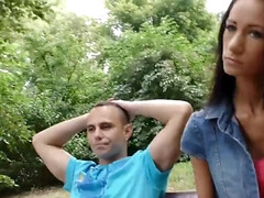 Leie, Blasen, Braunhaarige, Gehörnter ehemann, Europäisch, Geld, Im freien, Jungendliche (18+)