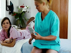 Asiatisch, Blondine, Braunhaarige, Milf, Piercing, Tätowierung, Titten, Uniform