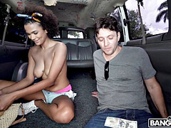 18 ans, Amateur, Gros seins, Noire, Sucer une bite, En levrette, Faciale, Adolescente