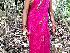 Desi village old girlfriend Bhabhi fucked in the forest, having a chance at her parents' house, fucked by lover, lifting the sar