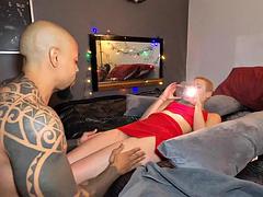 デカチン, フェラチオ, 面白, 手コキする, 異人種間, ショートヘア, ガリガリ, オッパイの