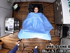 Enthousiasteling, Achter de coulissen, Arts, Vrouw, Fetisj, Handschoenen, Verpleegster, Slaaf