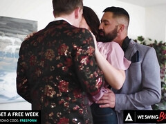 Arsch, Bisexuell, Blasen, Braunhaarige, Büro, Muschi, Realität, Titten