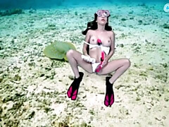 Bikini, Dildo, Frau, Hd, Rasiert, Unter wasser, Vibrator, Netzkamera