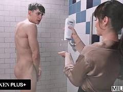 Hd, Mère que j'aimerais baiser, Public, Sauna, Séduite, Douche