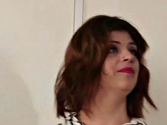 Amateur, Sucer une bite, Homme nu et filles habillées, Branlette thaïlandaise, Lingerie, Mère que j'aimerais baiser, Bureau, Plan cul à trois