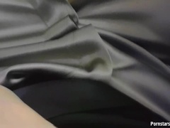 In den arsch, Schwarz, Bekleidet, Doppelpenetration, Klaffend, Masturbation, Höschen, Satin