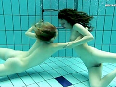 お尻, 彼女, レズビアン, 下着, プール, 公共, ロシア人, 水中