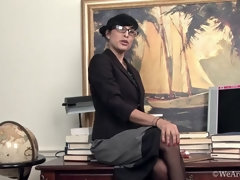 Брюнетки, Голландки, Волосатые, Белье, Мастурбация, Соски, Чулки, Тату