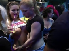 ブロンド, 衣服着たままセックス, 食べ物, ハードコア, 異人種間, キス, なめる, ポルノスター