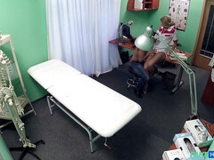 Leie, Blasen, Aufs gesicht abspritzen, Handjob, Krankenschwester, Muschi, Uniform, Spanner