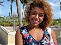 Sucer une bite, Voiture, En levrette, Noir ébène, Interracial, Seins naturels, Maigrichonne, Adolescente