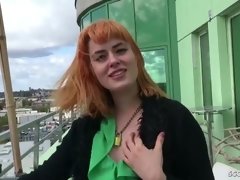 Amateur, Cul, Gros cul, Sucer une bite, Seins naturels, Public, Rousse roux, Adolescente