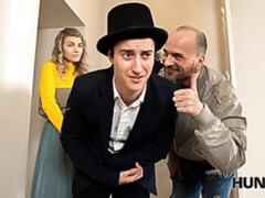 Enthousiasteling, Grote lul, Pijpbeurt, Hondjeshouding, Natuurlijke tieten, Mager, Kousen, Tiener