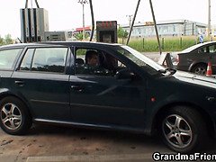 Brillen, Omie, Rijpe lesbienne, Moeder, Buiten, Realiteit, Geschoren, Trio