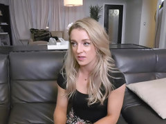 Blondine, Kondom, Aufs gesicht abspritzen, Absätze, Natürlichen titten, Jungendliche (18+), Flotter dreier, Onkel