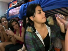 Pijpbeurt, Naakte man aangeklede vrouw, Universiteit, Groep, Hd, Openbaar, Realiteit, Tiener