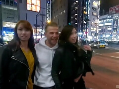 Grote lul, Pijpbeurt, Bruinharig, Rondborstig, Natuurlijke tieten, Kut duiken, Spuiten, Tieten likken