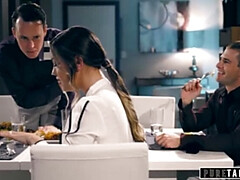 Culo grande, Tetas grandes, Mamada, Morena, Engañando, Garganta profunda, Estilo perrito, Sexo duro